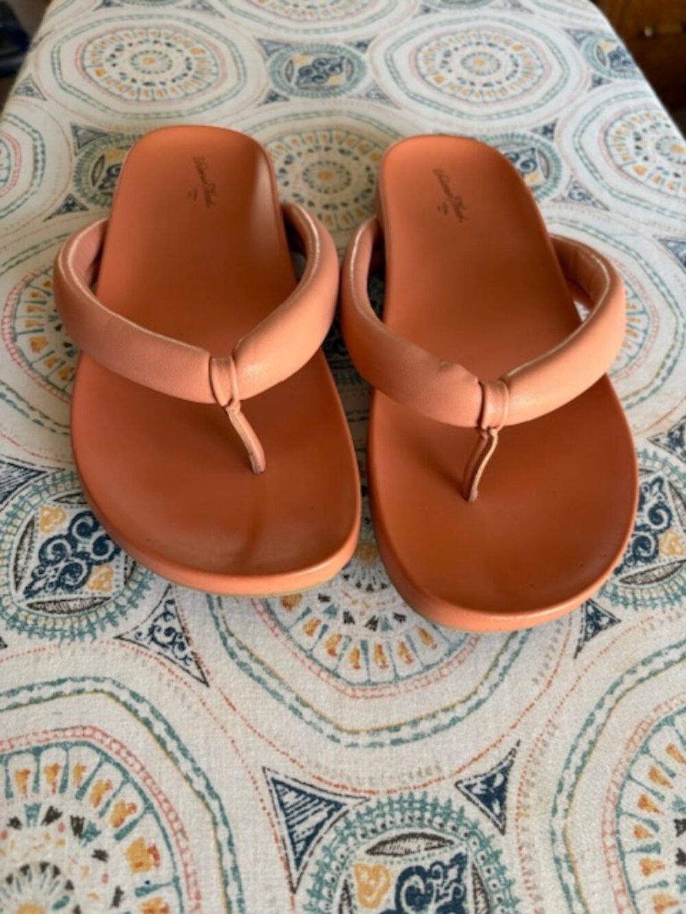Universal Thread faux leather flip flops